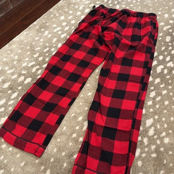 Old Navy Women’s Red and Black Check Pajama Set. Size XS - Picture 7 of 9